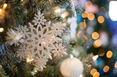 Snowflake tree decoration